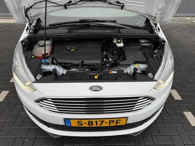 Ford C-MAX 1.5 Titanium 2015 Benzine 21