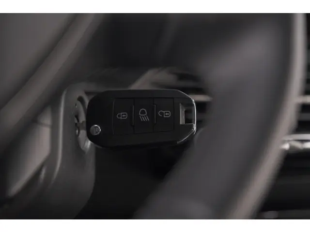 Peugeot 2008 1.2 Hybrid 136 Style 2025 Hybride Benzine 13