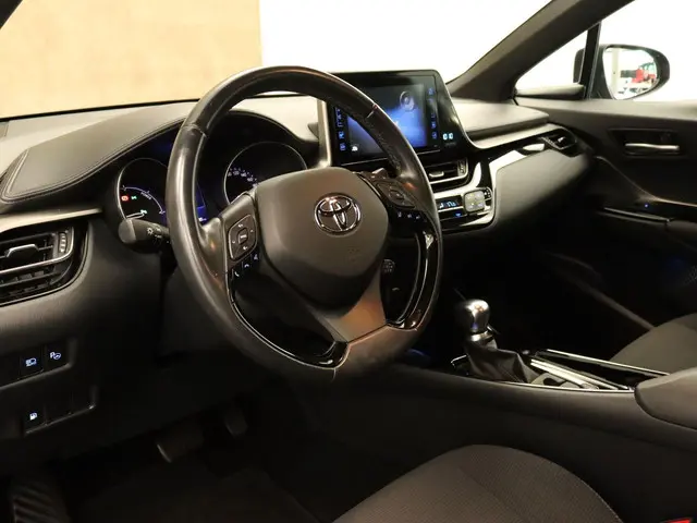 Toyota C-HR 1.8 Hybrid Executive 2019 Hybride Benzine 3