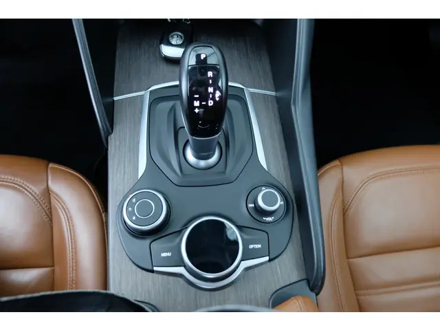 Alfa Romeo Giulia 2.0T Super 2017 Benzine 12