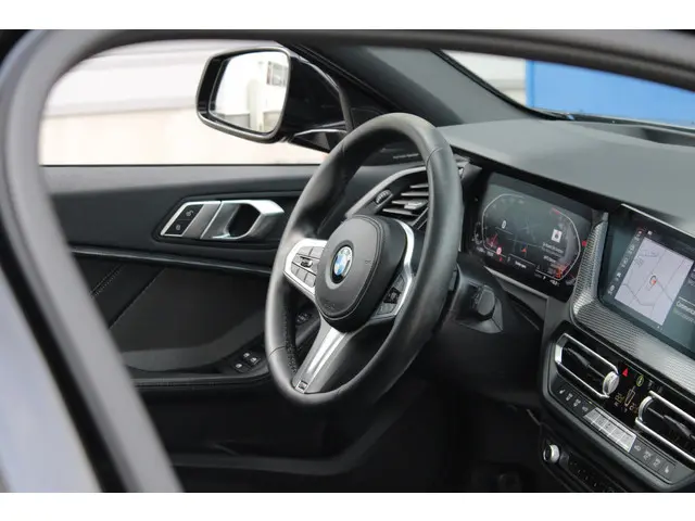 BMW 1 Serie 120i High Executive Edition 2021 Benzine 36