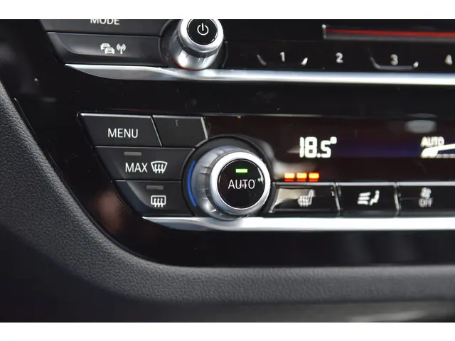 BMW X3 xDrive20i High Executive 2018 Benzine 32