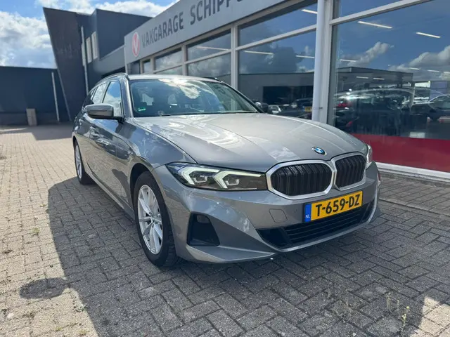 BMW 3 Serie Touring 318i 2023 Benzine 21