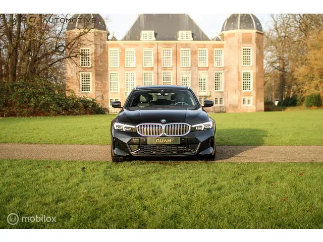 BMW 3 Serie Touring 320i | NAP | M sport | 2023 Benzine 3