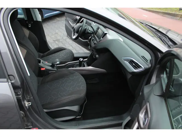Peugeot 2008 1.2 PureTech Active automaat 2014 Benzine 21
