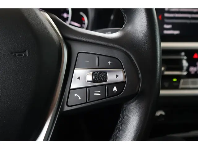 BMW 3 Serie 320i High Executive 2019 Benzine 15