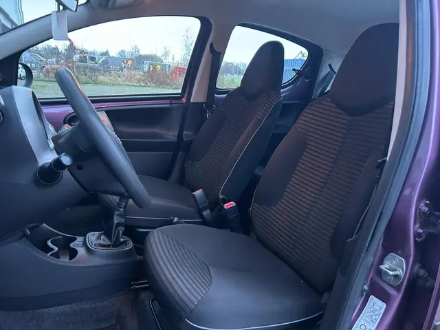 Peugeot 107 1.0 Active 2014 Benzine 11