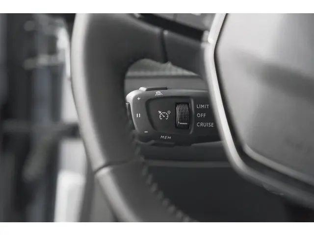 Peugeot 2008 1.2 Hybrid 145 Allure 2025 Hybride Benzine 39