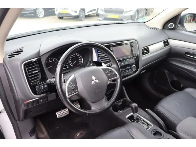 Mitsubishi Outlander 2.0 Instyle 2014 Benzine 10