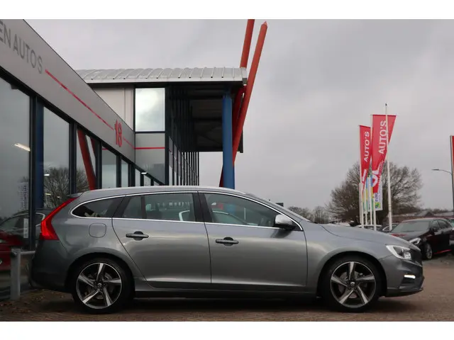 Volvo V60 1.5 T3 R-Design 2016 Benzine 8