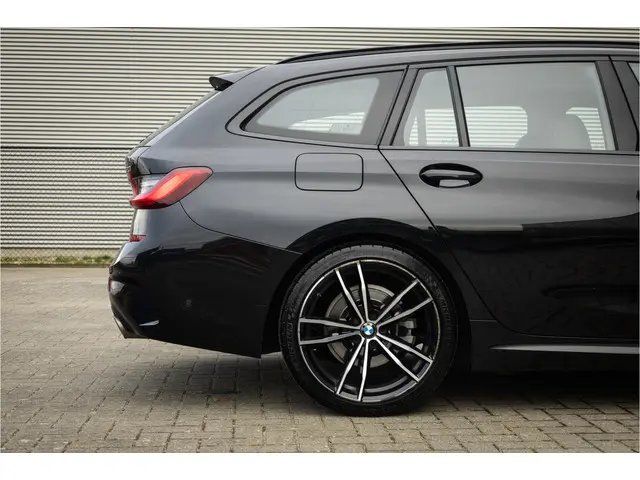 BMW 3 Serie Touring 320i M Sport High Ex 2021 Benzine 45
