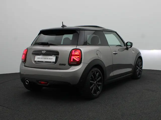 MINI 3-Deurs Cooper 2020 Benzine 2