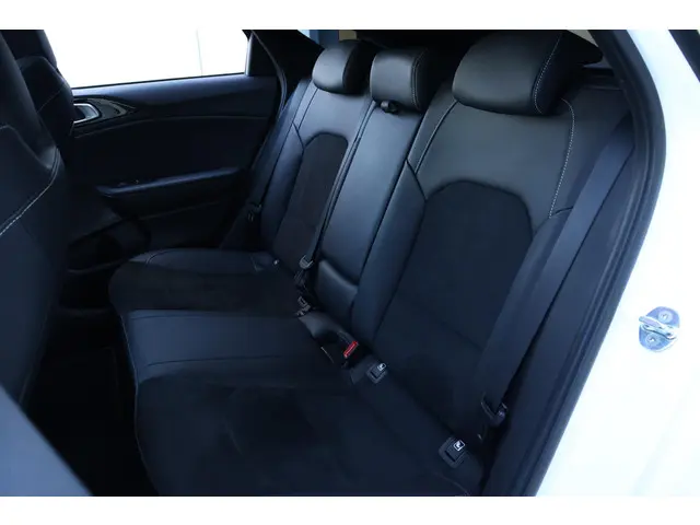 Kia ProCeed 1.5 T-GDi GT-PlusLine 2023 Benzine 16