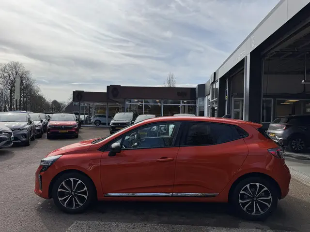 Renault Clio 1.0 TCe 90pk Techno+Pack Winter!! 2024 Benzine 9
