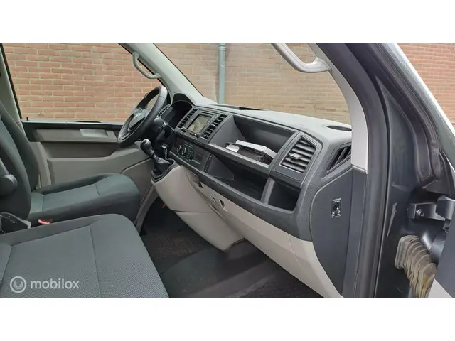 Volkswagen Transporter 2.0 TDI L1H1 2017 Diesel 18
