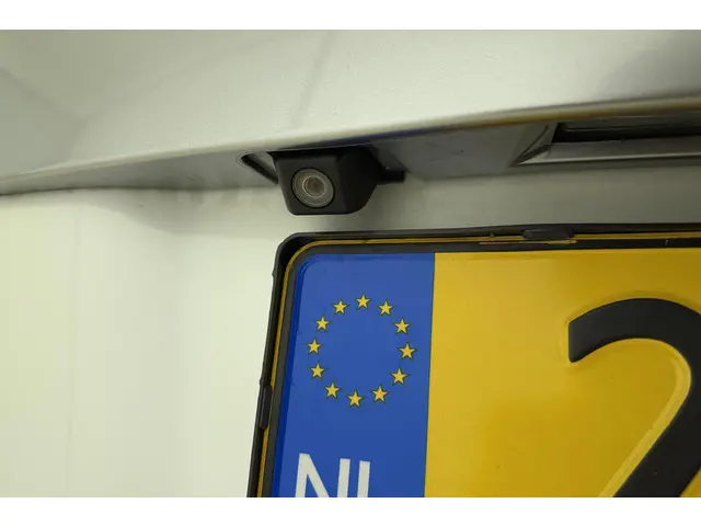 Toyota Prius 1.8 Plug-in Aspiration 2013 Hybride Benzine 3