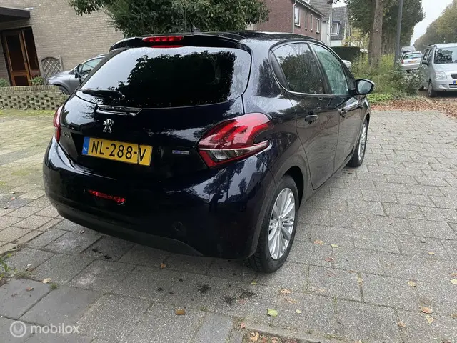 Peugeot 208 1.2 PureTech Blue Lease Premium 2016 Benzine 3