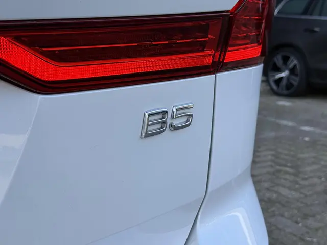 Volvo XC60 2.0 B5 R-Design 2022 Benzine 7