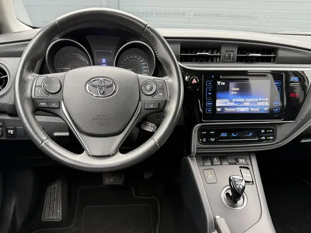 Toyota Auris 1.8 Hybrid Dynamic Go 2018 Hybride Benzine 3