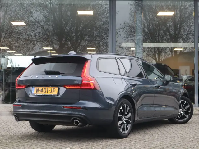 Volvo V60 2.0 B3 Momentum 2021 Hybride Benzine 2