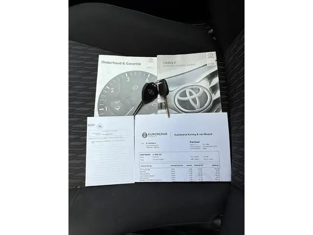 Toyota Yaris 1.0 Vvt-i 5-DRS 2014 Grijs 2014 Benzine 24