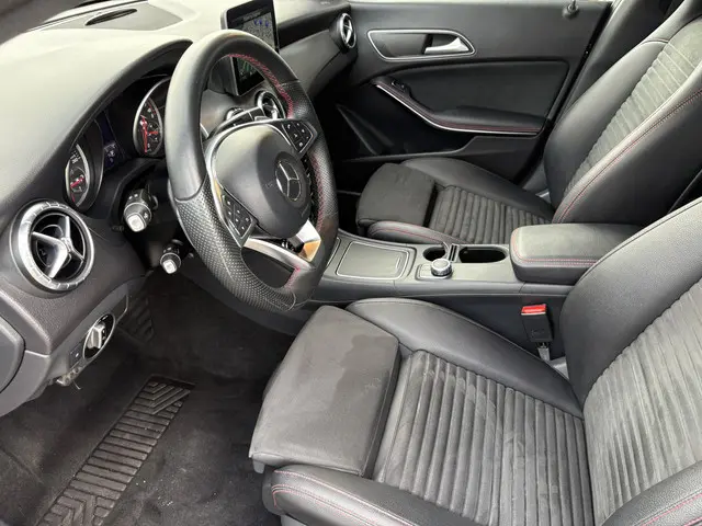 Mercedes-Benz CLA 180 Business Solution AMG 2018 Benzine 4