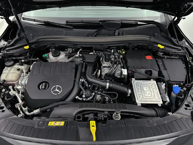 Mercedes-Benz GLA 250 e Luxury Line 2023 Hybride Benzine 31