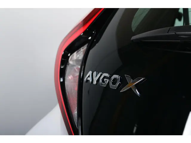 Toyota Aygo X 1.0 VVT-i MT play, 2025 Benzine 26