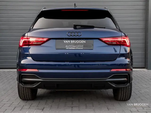 Audi Q3 45 TFSI e S-Line 2022 Hybride Benzine 8