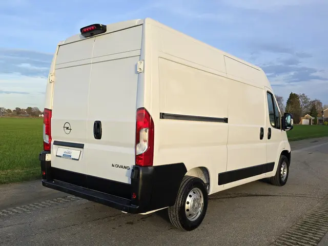 Opel Movano 2.2D 140 L2H2 Edition 2023 Diesel 8