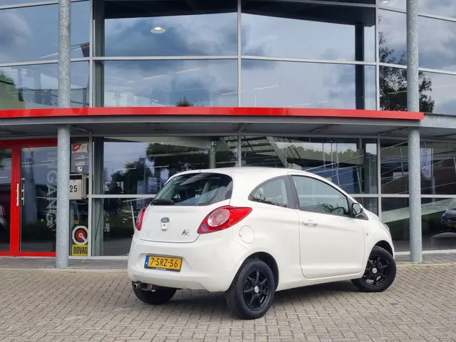 Ford Ka 1.2 Champions Edition start/stop 2013 Benzine 3