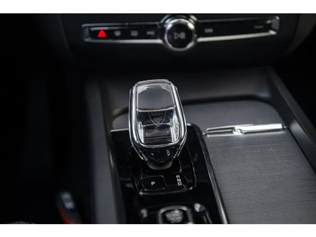 Volvo S60 2.0 B4 Ultimate Dark 2023 Benzine 30