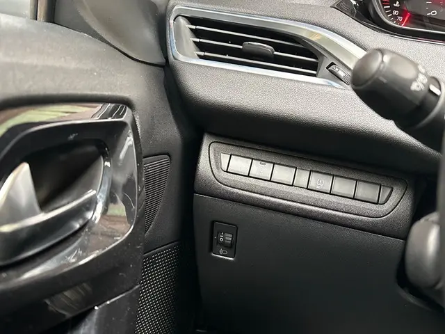 Peugeot 208 1.2 PureTech Sport 2015 Benzine 21