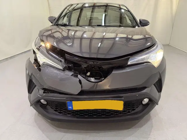 Toyota C-HR 2