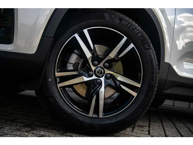 Volvo XC40 B4 Aut Plus Dark 2025 Benzine 33