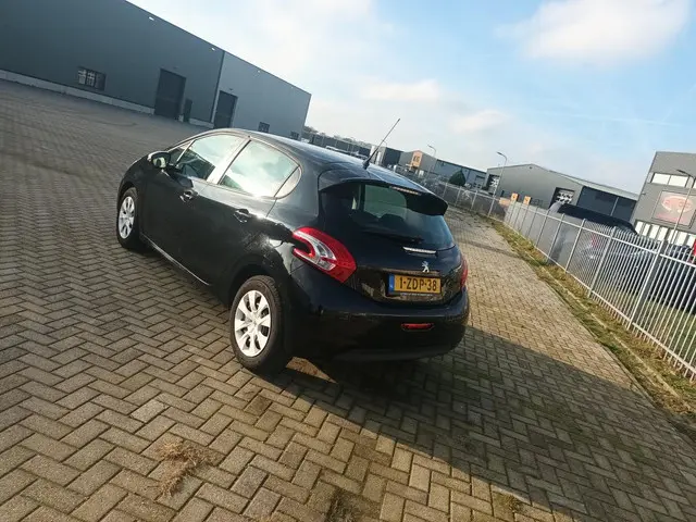 Peugeot 208 1.0 PureTech LIKE 2015 Benzine 3