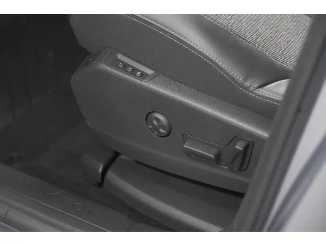 Peugeot 3008 PureTech 130 EAT8 Crossway 2020 Benzine 29