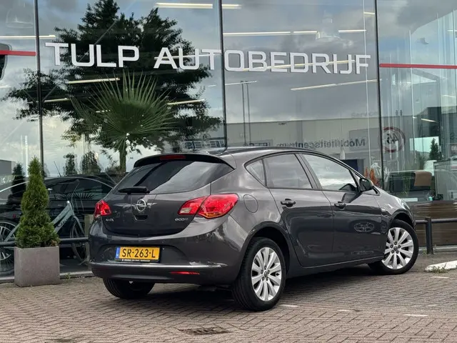 Opel Astra 1.4 Turbo Sport 2012 Leder/stof 2012 Benzine 4