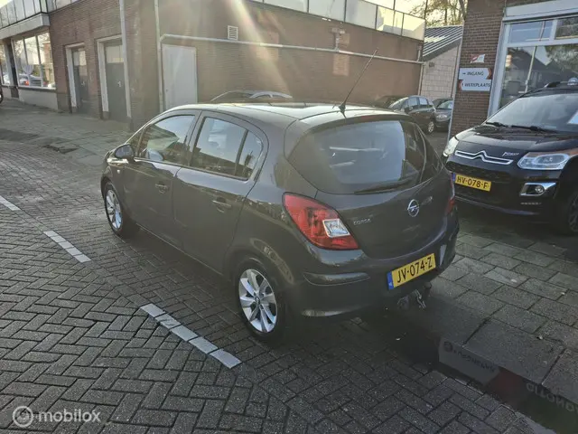 Opel Corsa 1.2 EcoFlex Cosmo 2014 Benzine 3