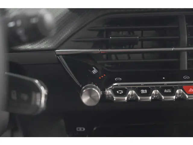 Peugeot 208 Hybrid 100 e-DCS6 Allure 2024 Benzine 50