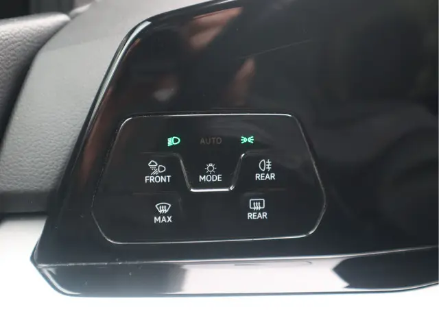 Volkswagen Golf 1.5 TSI Life Business 2020 Benzine 28