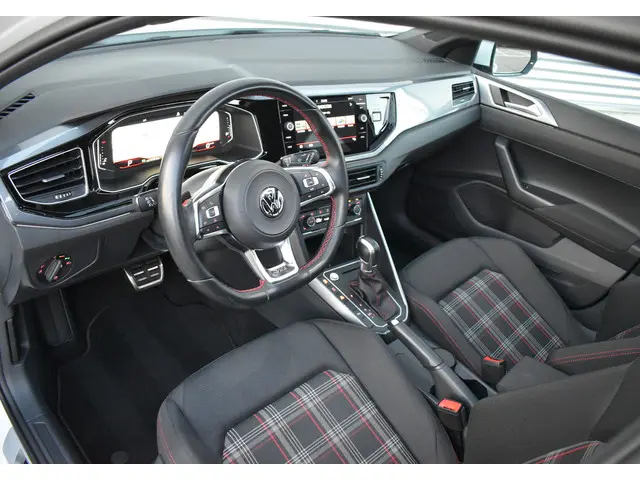 Volkswagen Polo 2.0 TSI GTI 200pk 2018 Benzine 13