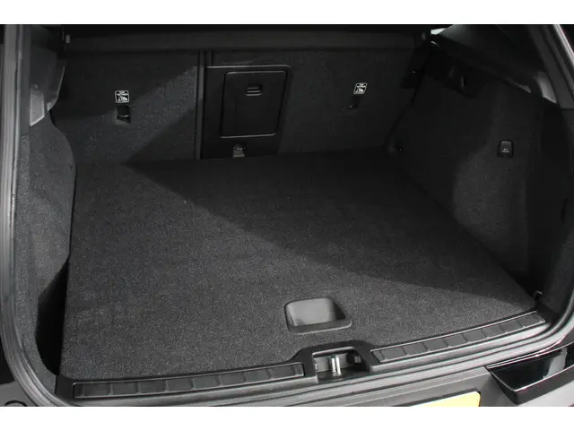 Volvo XC40 1.5 T3 163 pk Automaat Momentum 2021 Benzine 24