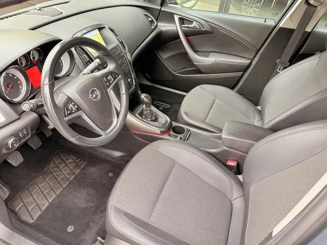 Opel Astra 1.4 Cosmo 2014 Benzine 4