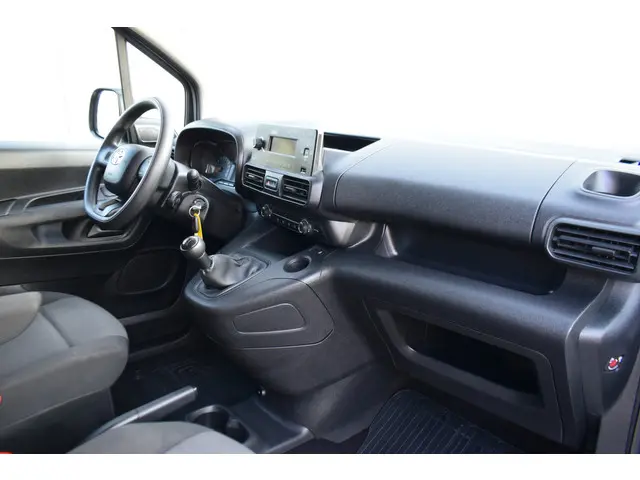 Toyota ProAce CITY 1.5 D-4D Cool Comfort 2020 Diesel 12