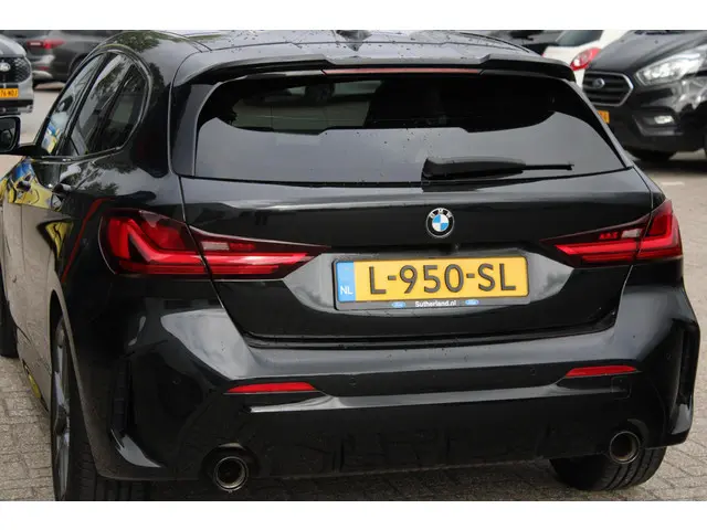 BMW 1 Serie 120i High Executive Edition 2021 Benzine 12