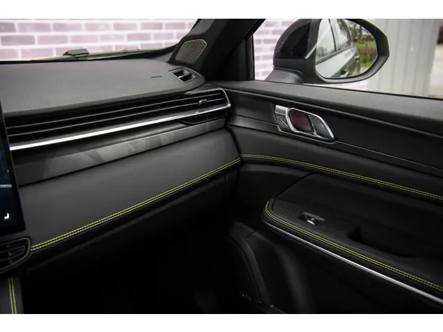 Lynk & Co 01 1.5 Plug-in Hybrid More 2025 Hybride Benzine 14