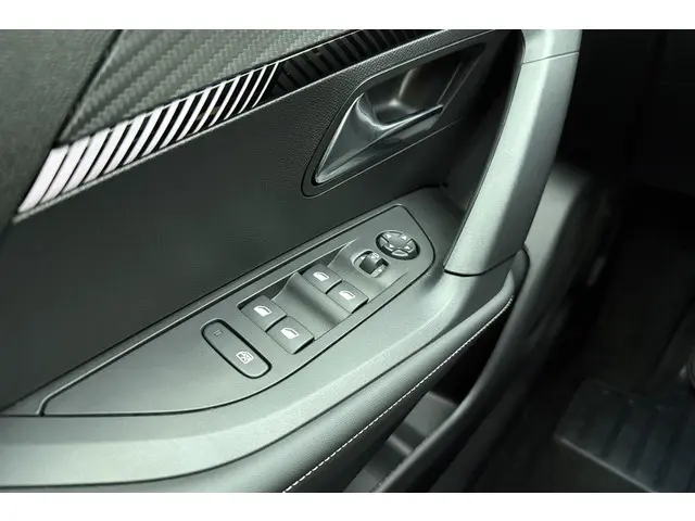 Peugeot 2008 1.2T 100pk Allure 2024 Benzine 17