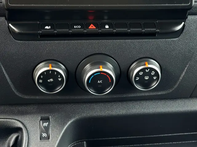 Renault Master T35 2.3 dCi 135 L3 H2 2022 Diesel 15