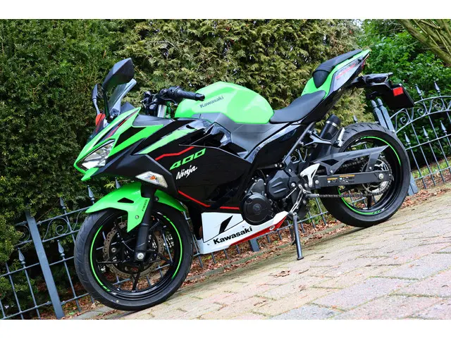 Kawasaki Ninja 400 3